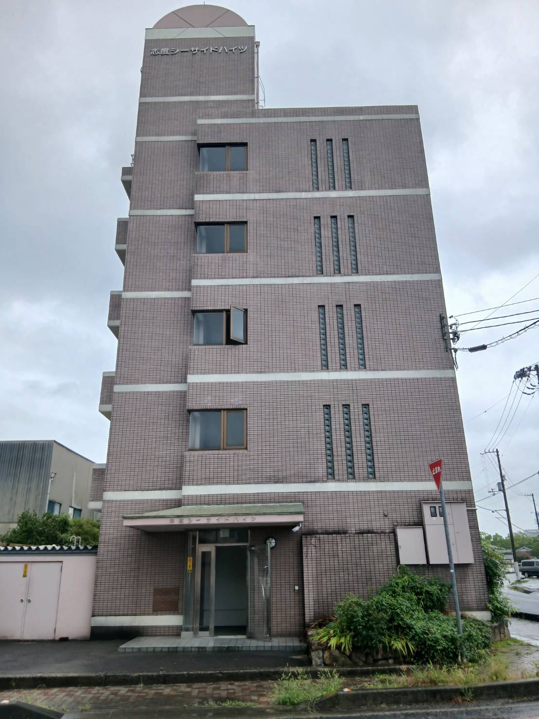 冬月ホーム（志度シーサイドハイツ）の建物外観